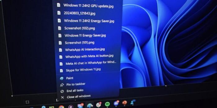 Windows 11 taskbar small button